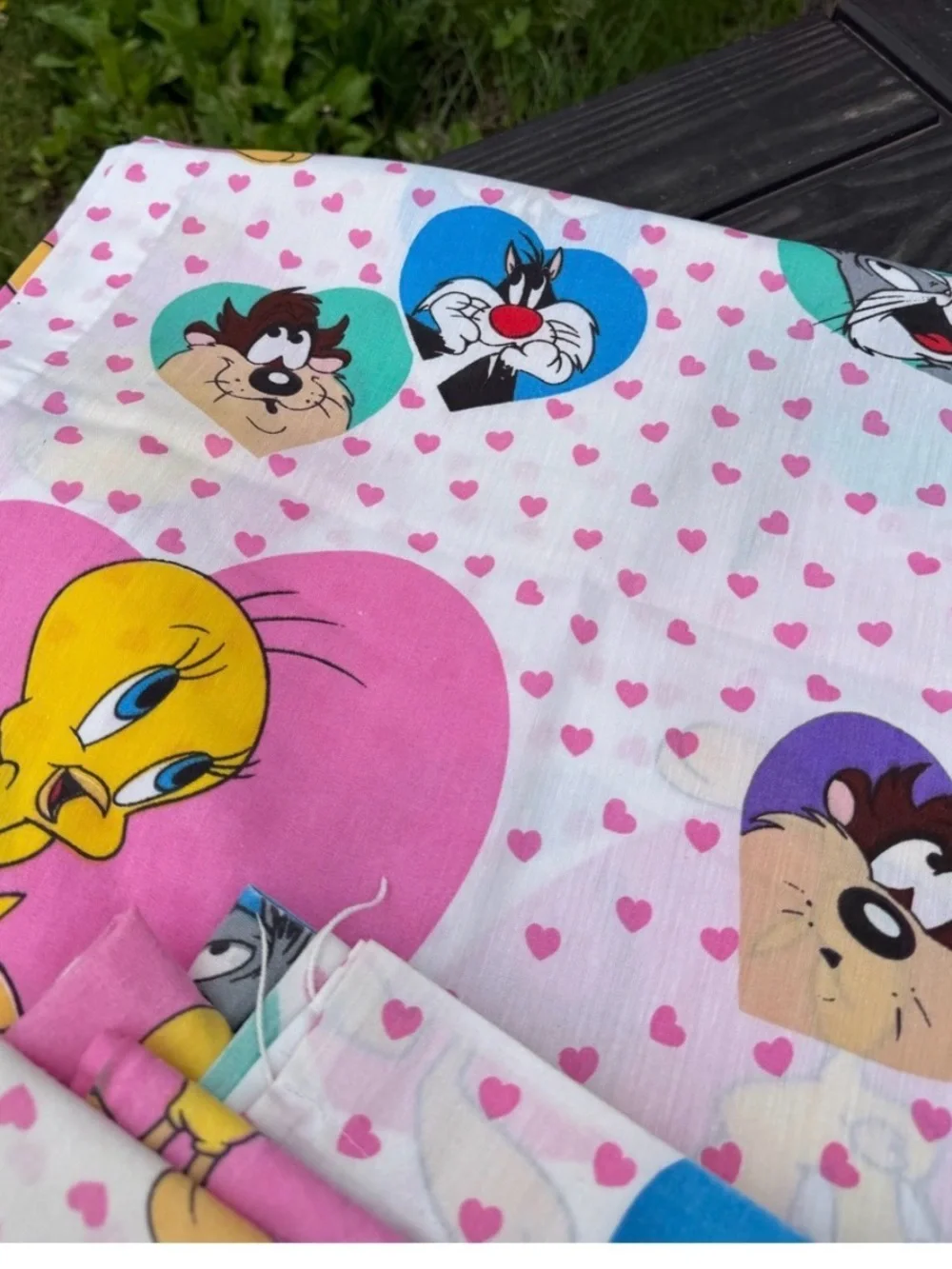 VTG 90s Looney Tunes Tweety, Bugs, Taz, Sylvester heart Twin Sheets Curtain set!